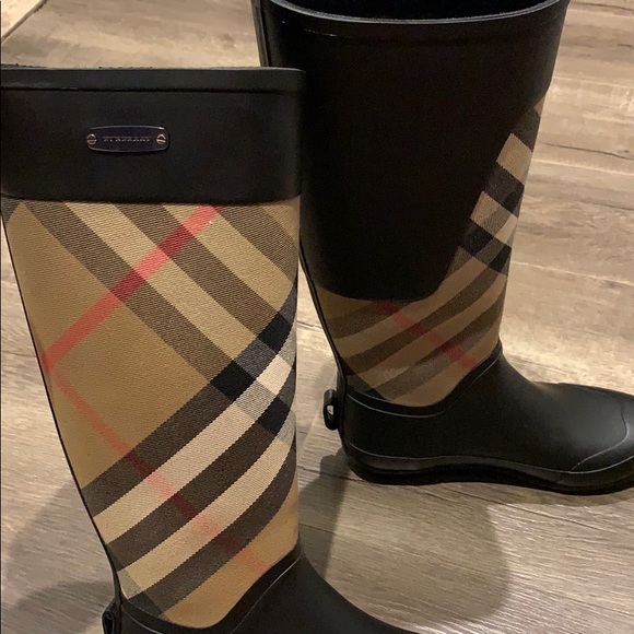 Burberry boots - Picture 4 of 4